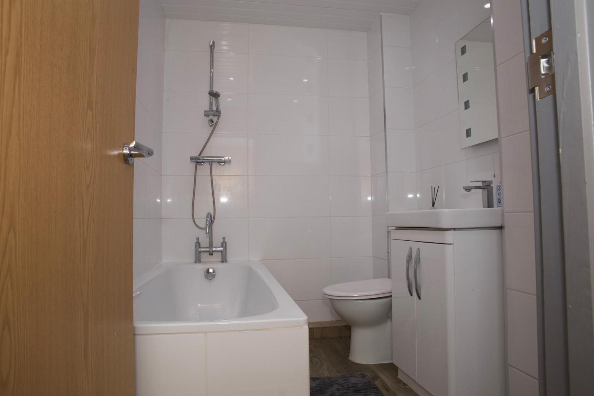 Spacious Modern 2 Bed Flat In City Centre 雷丁 外观 照片
